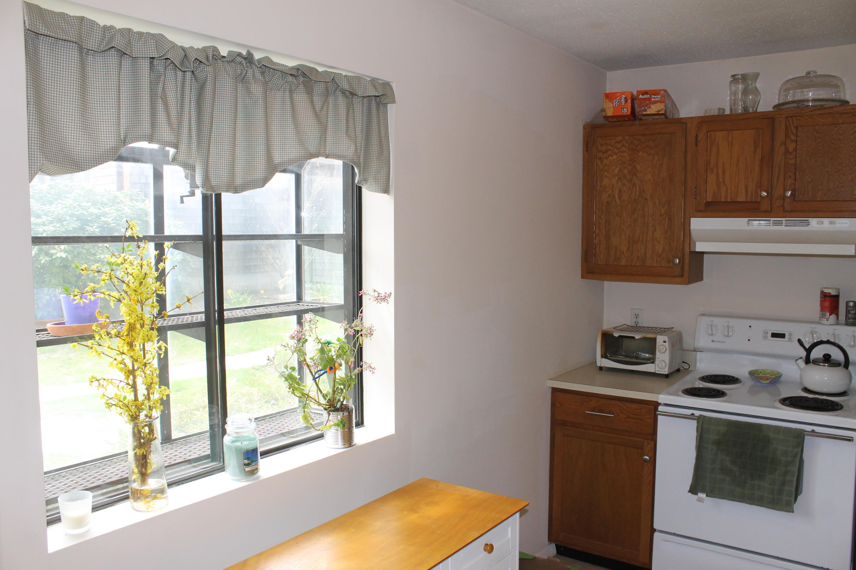 26 Round House Road, Unit 26 Bourne, MA 02532 - Photo 8 of 25 a kitchen with a window a sink and a stove next to a window