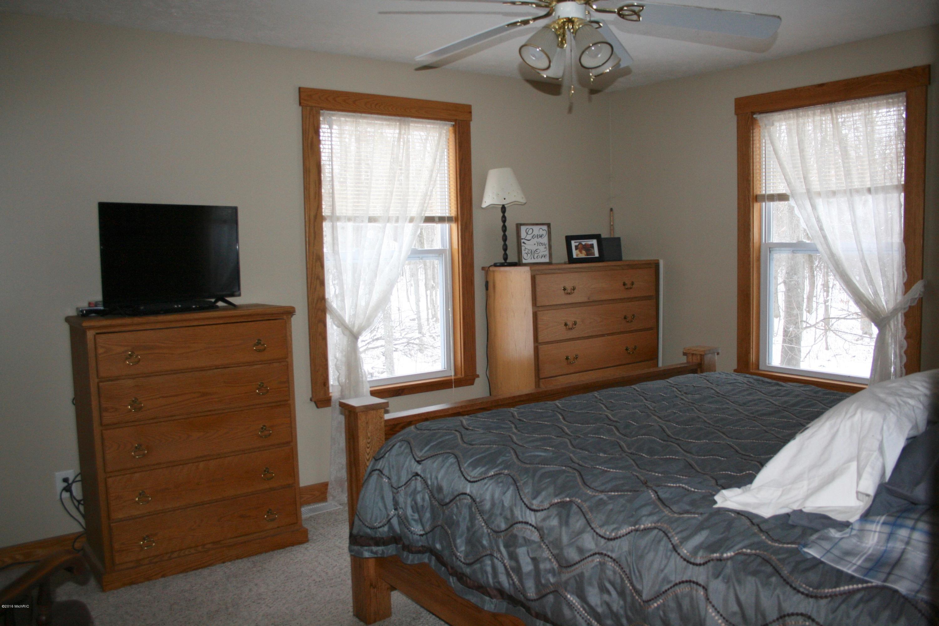 10888 Dagget Road Howard City, MI 49329 - Photo 9 of 19 IMG_2963