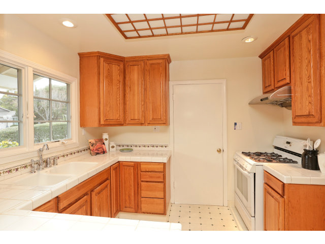 876 Springer Road Los Altos, CA 94024 - Photo 8 of 19 Gallery Image 8