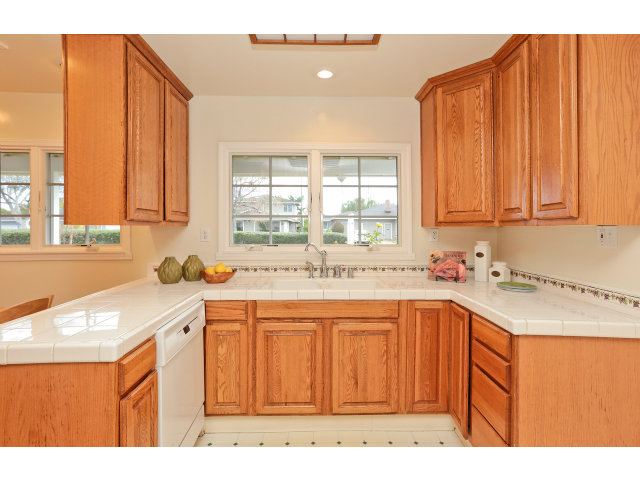 876 Springer Road Los Altos, CA 94024 - Photo 9 of 19 Gallery Image 9