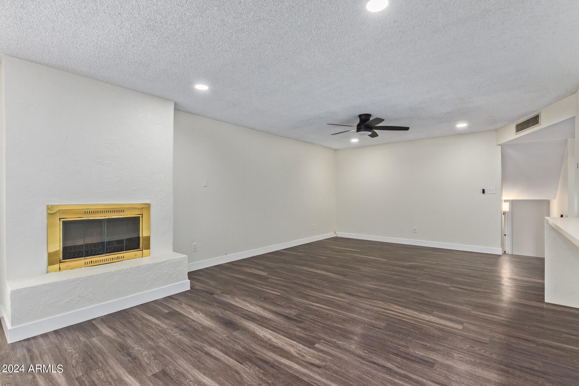 4414 South Newberry Road Tempe, AZ 85282 - Photo 5 of 25 04