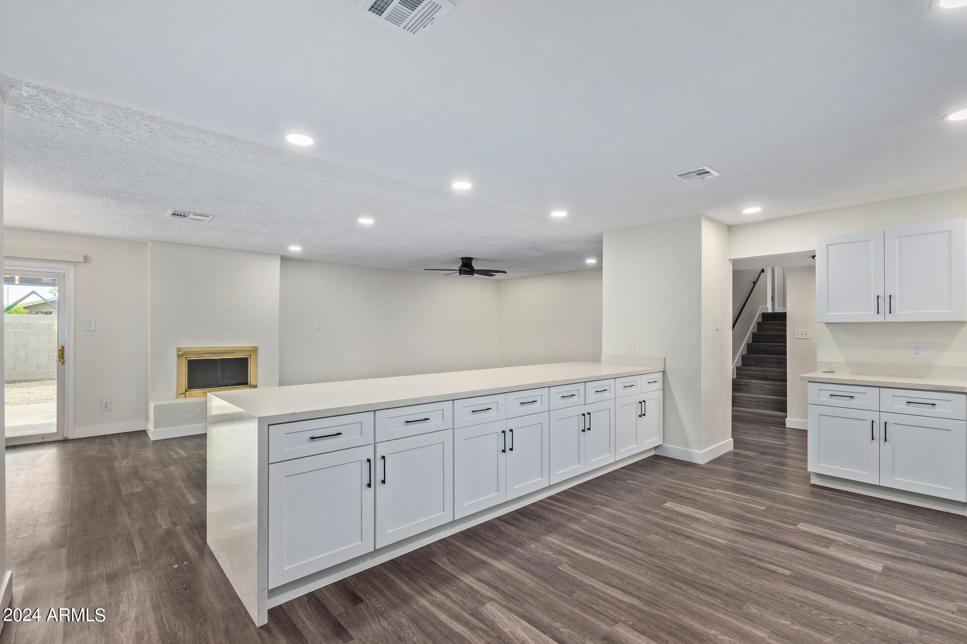 4414 South Newberry Road Tempe, AZ 85282 - Photo 7 of 25 06