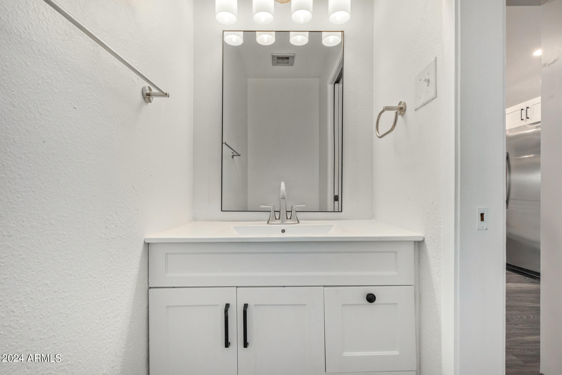 4414 South Newberry Road Tempe, AZ 85282 - Photo 10 of 25 09 - Mainfloor Powder Room