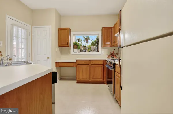 $305,000 | 678 Gateway Drive Southeast, Unit 912, Leesburg, VA 20175