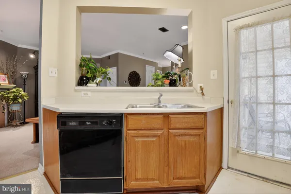 $305,000 | 678 Gateway Drive Southeast, Unit 912, Leesburg, VA 20175