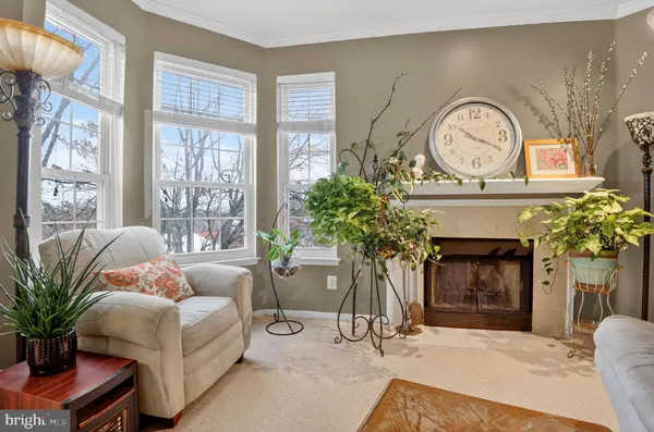 $305,000 | 678 Gateway Drive Southeast, Unit 912, Leesburg, VA 20175