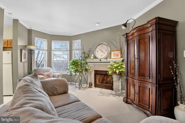 $305,000 | 678 Gateway Drive Southeast, Unit 912, Leesburg, VA 20175