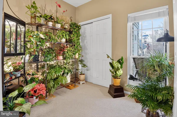 $305,000 | 678 Gateway Drive Southeast, Unit 912, Leesburg, VA 20175