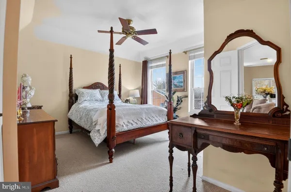 $305,000 | 678 Gateway Drive Southeast, Unit 912, Leesburg, VA 20175