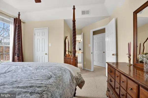 $305,000 | 678 Gateway Drive Southeast, Unit 912, Leesburg, VA 20175