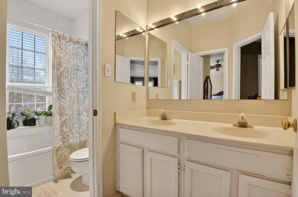 $305,000 | 678 Gateway Drive Southeast, Unit 912, Leesburg, VA 20175