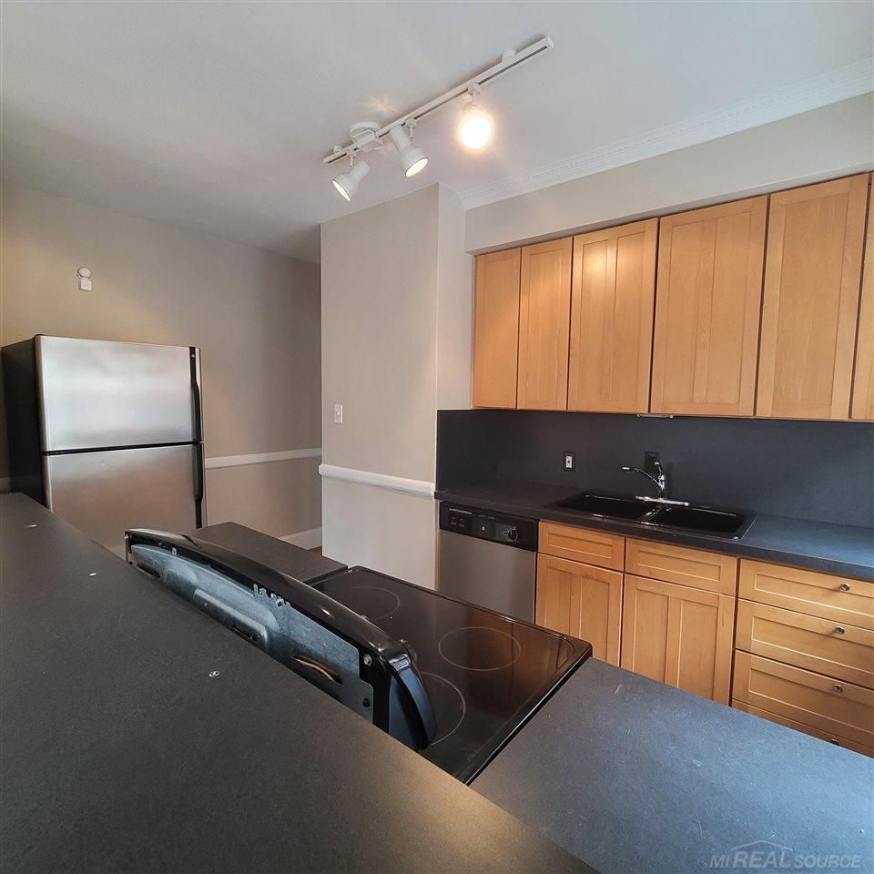 862 Nottingham Road, Unit 2S Grosse Pointe, MI 48230 - Photo 6 of 19