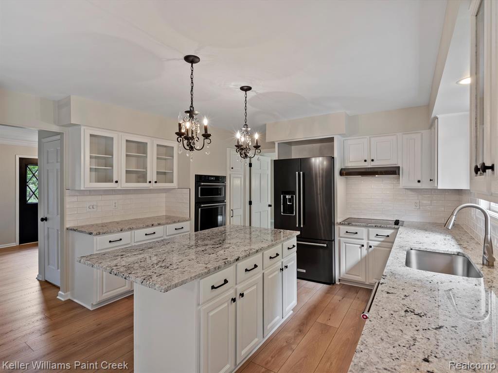 319 Lake Forest Road Rochester Hills, MI 48309 - Photo 11 of 42