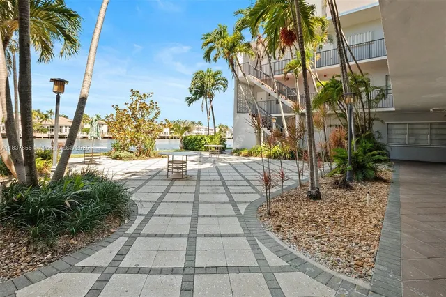 $2,500 | 2200 South Ocean Drive, Unit N103, Hollywood, FL 33019