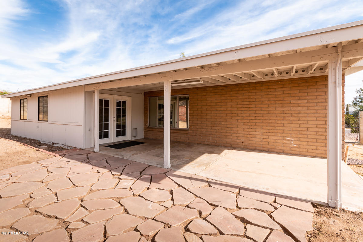 7761 North Rasmussen Avenue Tucson, AZ 85741 - Photo 20 of 23 a backyard of a house