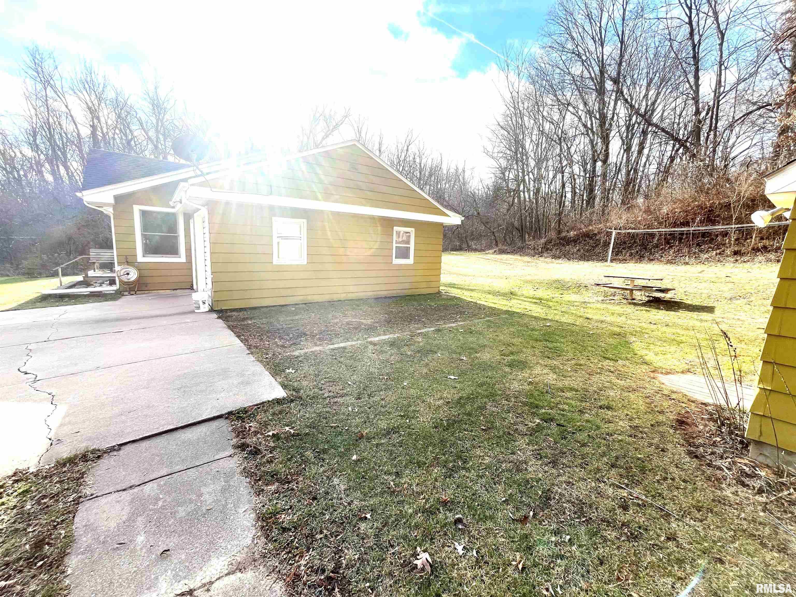 4316 Bellevue Road Clinton, IA 52732 - Photo 6 of 11 Gallery Image 6