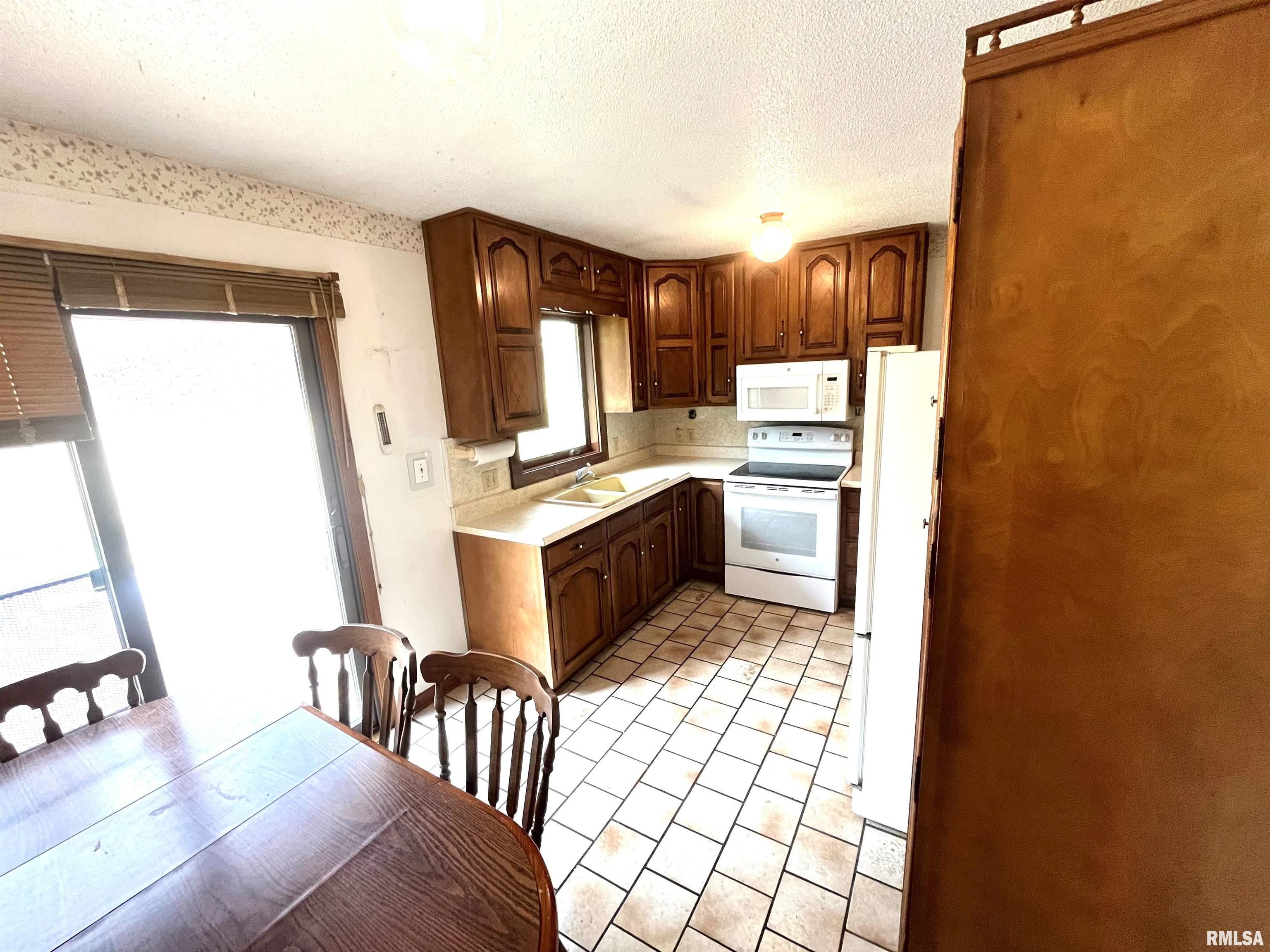 4316 Bellevue Road Clinton, IA 52732 - Photo 9 of 11 Gallery Image 9