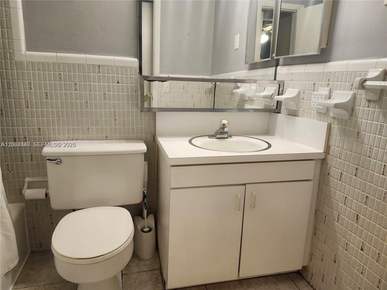 421 Northeast 1st Street, Unit 112 Hallandale Beach, FL 33009 - Photo 9 of 44 Gallery Image 9