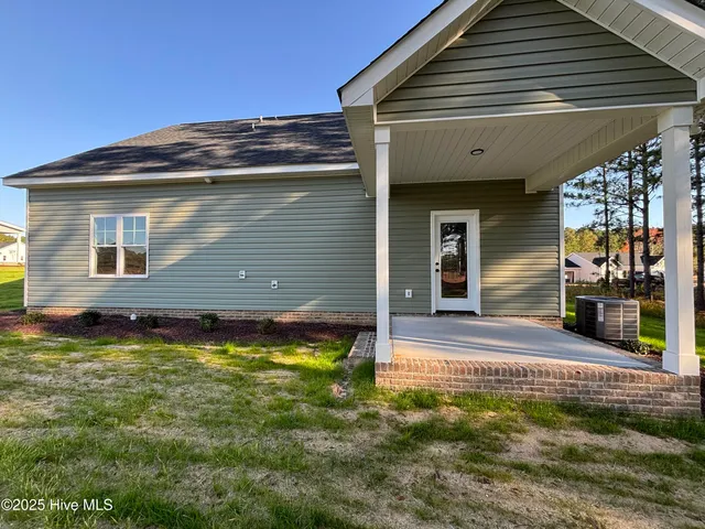 $419,900 | 158 Spring Meadows Drive, Aberdeen, NC 28315