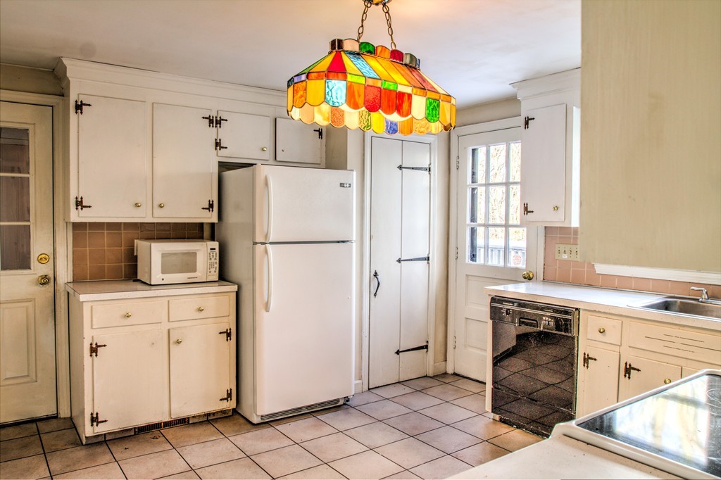47 Amble Road Chelmsford, MA 01824 - Photo 3 of 30 a kitchen with granite countertop a sink appliances and cabinets