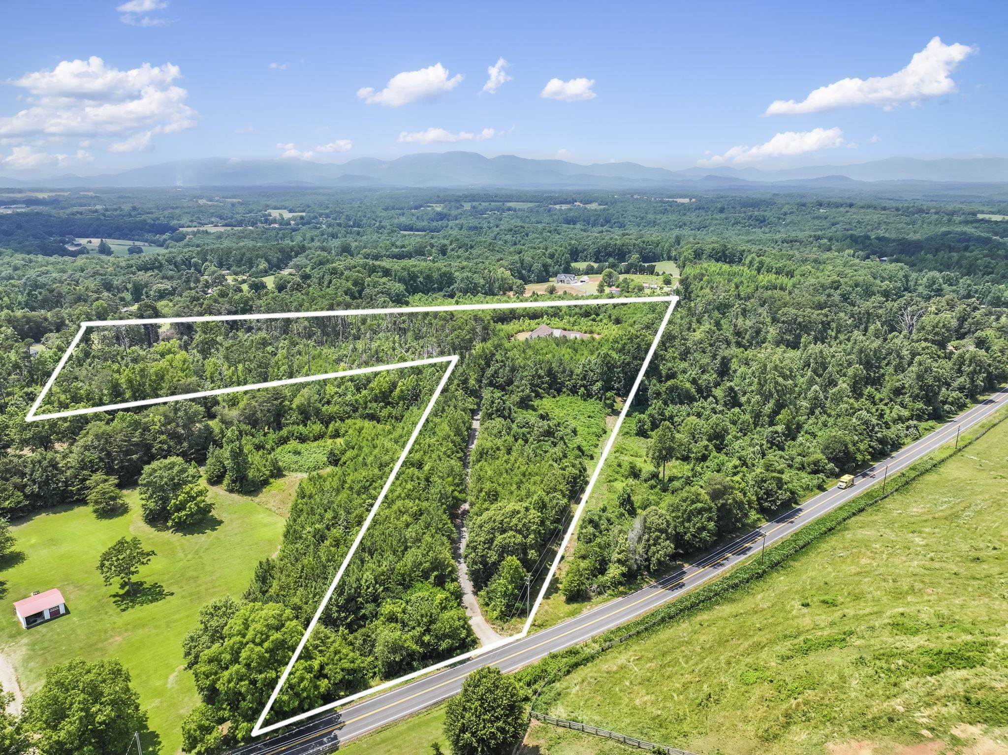 6735 Highway 357 Campobello, SC 29322 - Photo 4 of 50