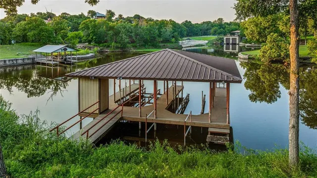 a view of a backyard with sitting area and furniture