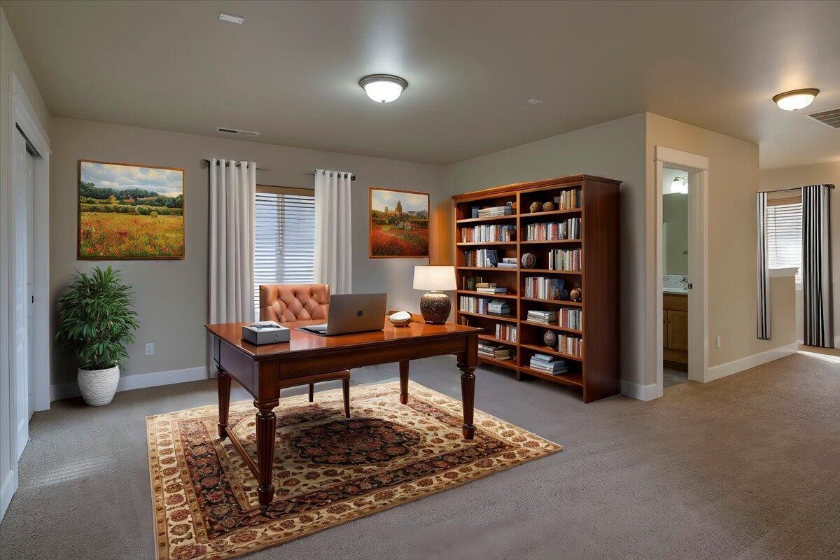 20370 Murphy Road Bend, OR 97702 - Photo 13 of 33 Or as office and den space...