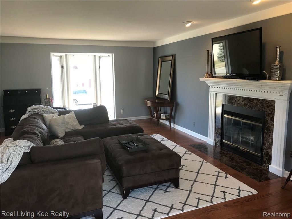 825 Augusta Drive Rochester Hills, MI 48309 - Photo 8 of 28