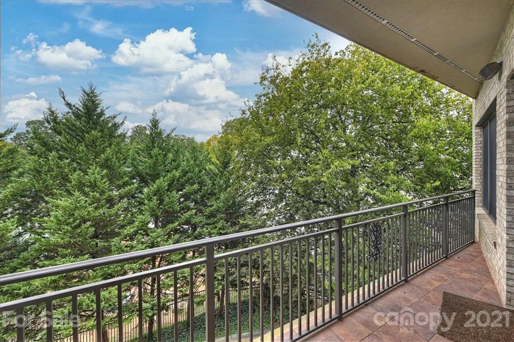 626 Queens Road, Unit 203 Charlotte, NC 28207 - Photo 45 of 48 a view of a balcony with wooden fence