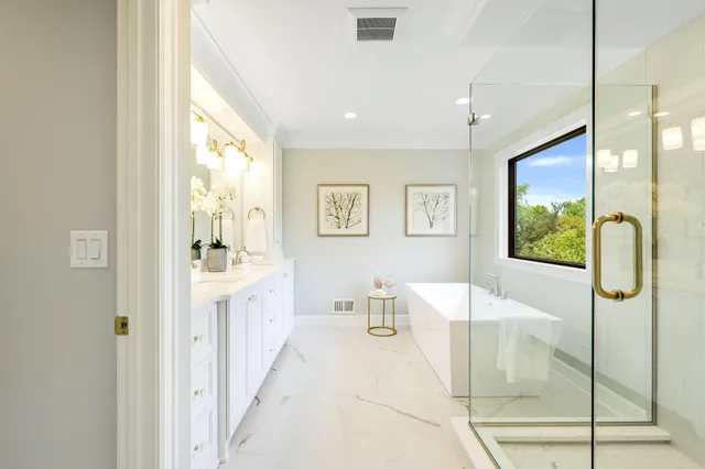 $1,934,615 | 3981 White Oak Lane, Chanhassen, MN 55331