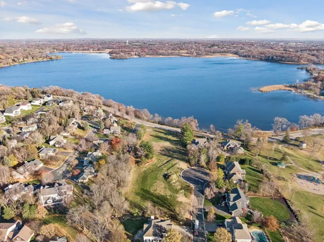 $1,934,615 | 3981 White Oak Lane, Chanhassen, MN 55331