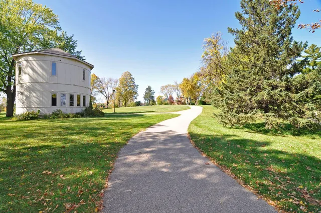 $1,934,615 | 3981 White Oak Lane, Chanhassen, MN 55331