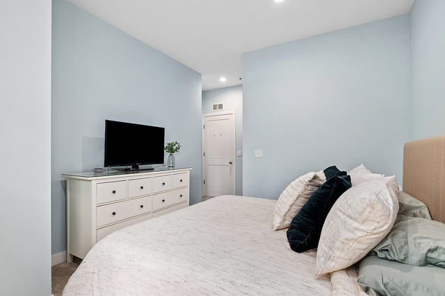 Undisclosed Address Chicago, IL 60654 - Photo 13 of 23