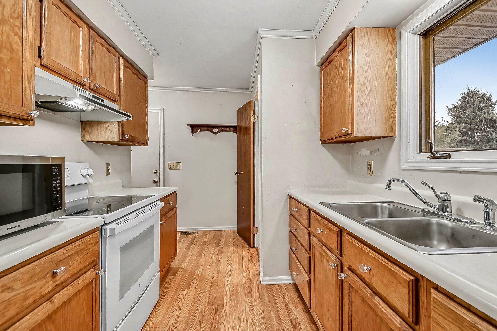 301 Ragen-Bogen Drive Gaylord, MI 49735 - Photo 8 of 26 Kitchen