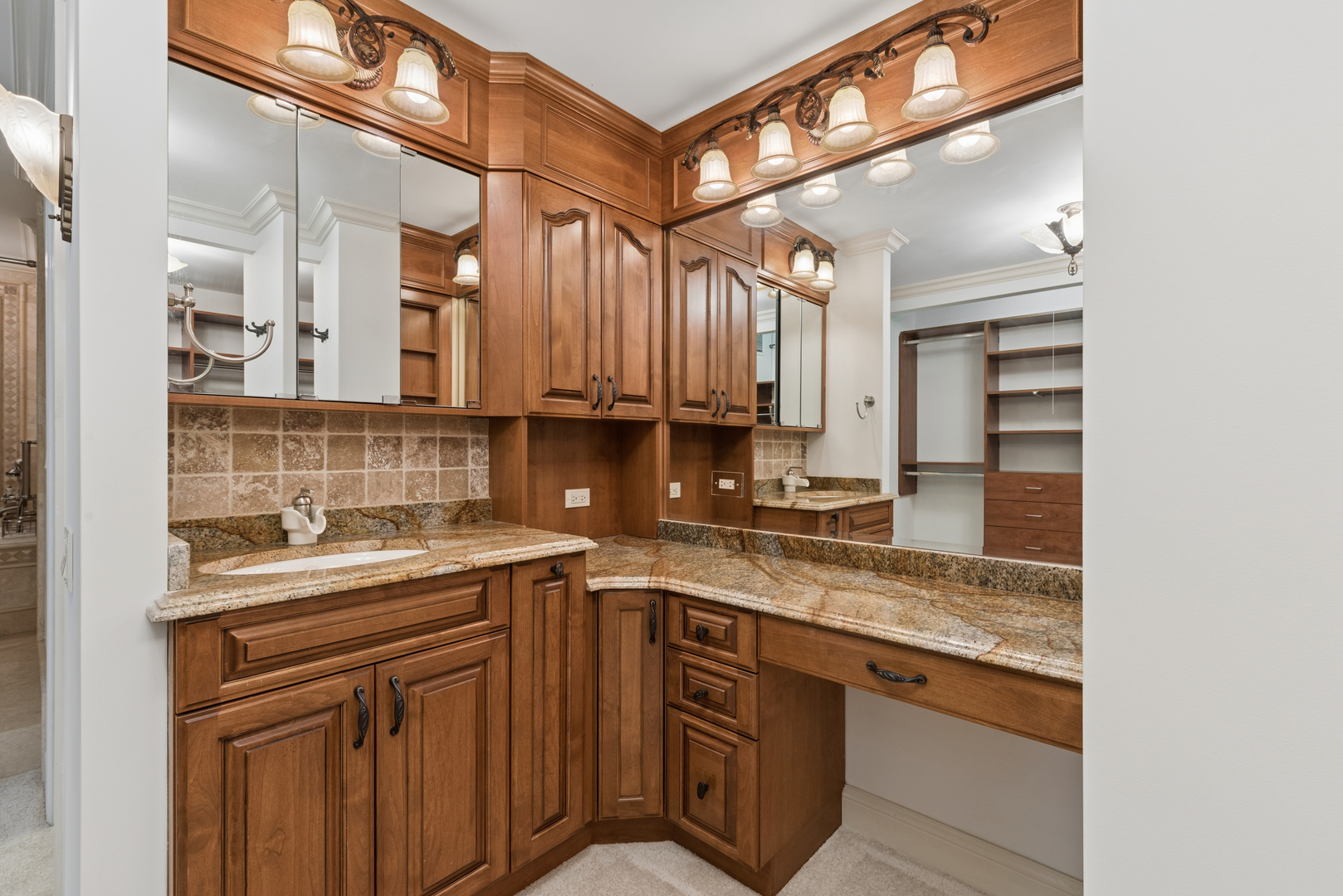 200 East Delaware Place, Unit 4DE Chicago, IL 60611 - Photo 33 of 47