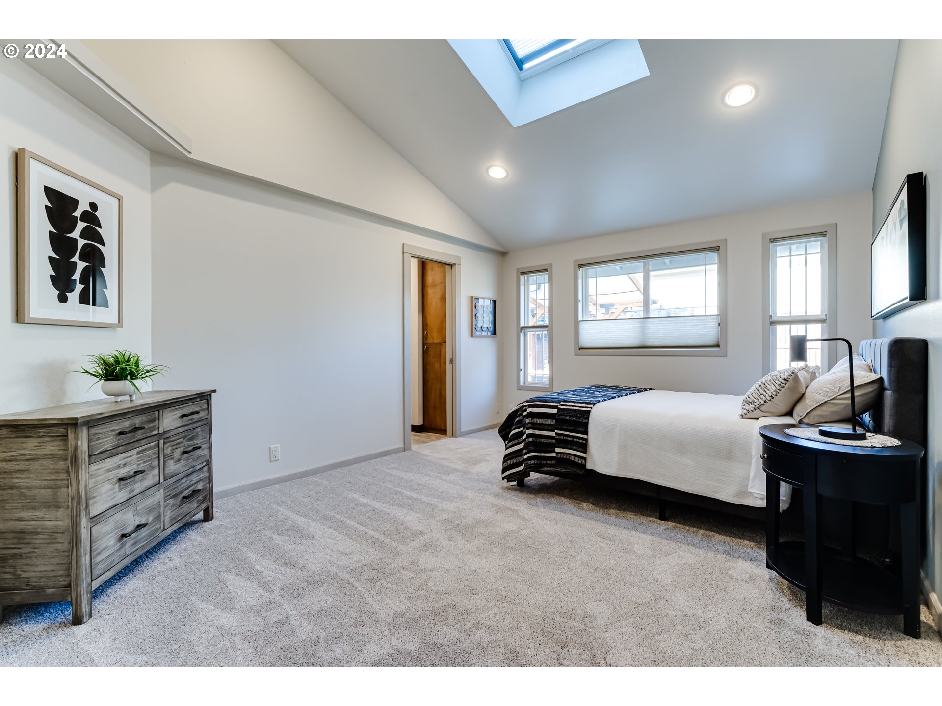 686 South 69th Place Springfield, OR 97478 - Photo 17 of 38 a bedroom with a bed and window