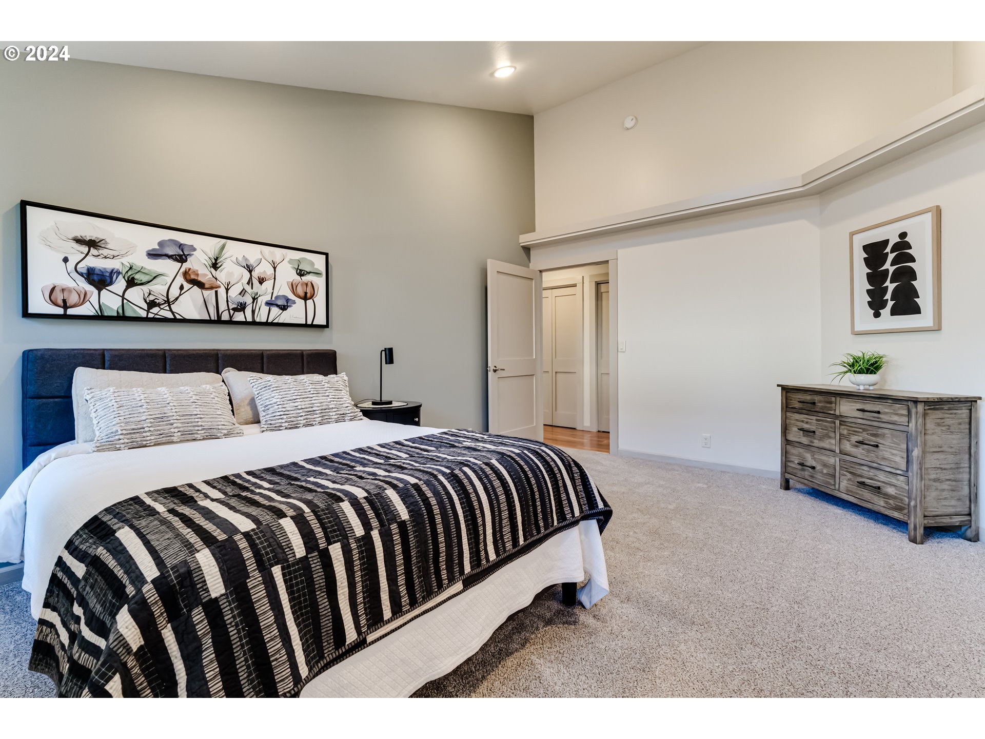 686 South 69th Place Springfield, OR 97478 - Photo 19 of 38 a bedroom with a bed and dresser