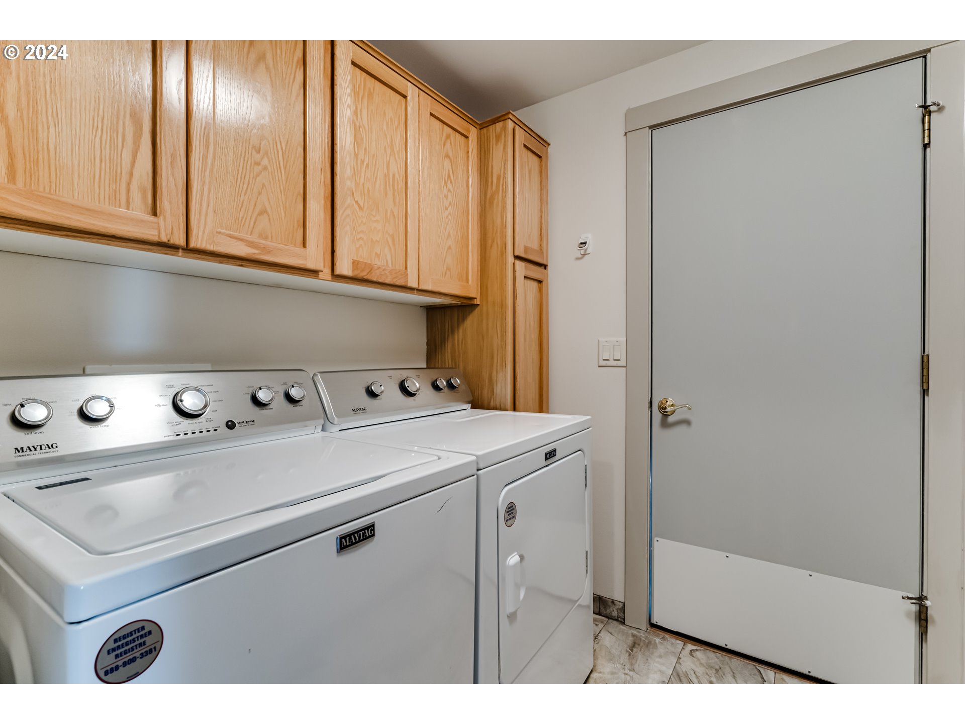 686 South 69th Place Springfield, OR 97478 - Photo 29 of 38 a utility room with dryer and washer