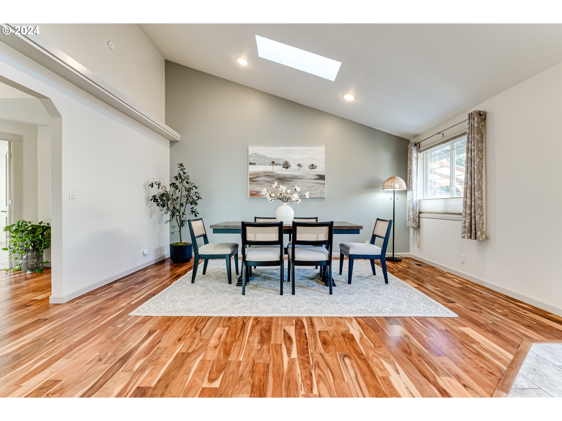 686 South 69th Place Springfield, OR 97478 - Photo 7 of 38 a view of a furniture in a room