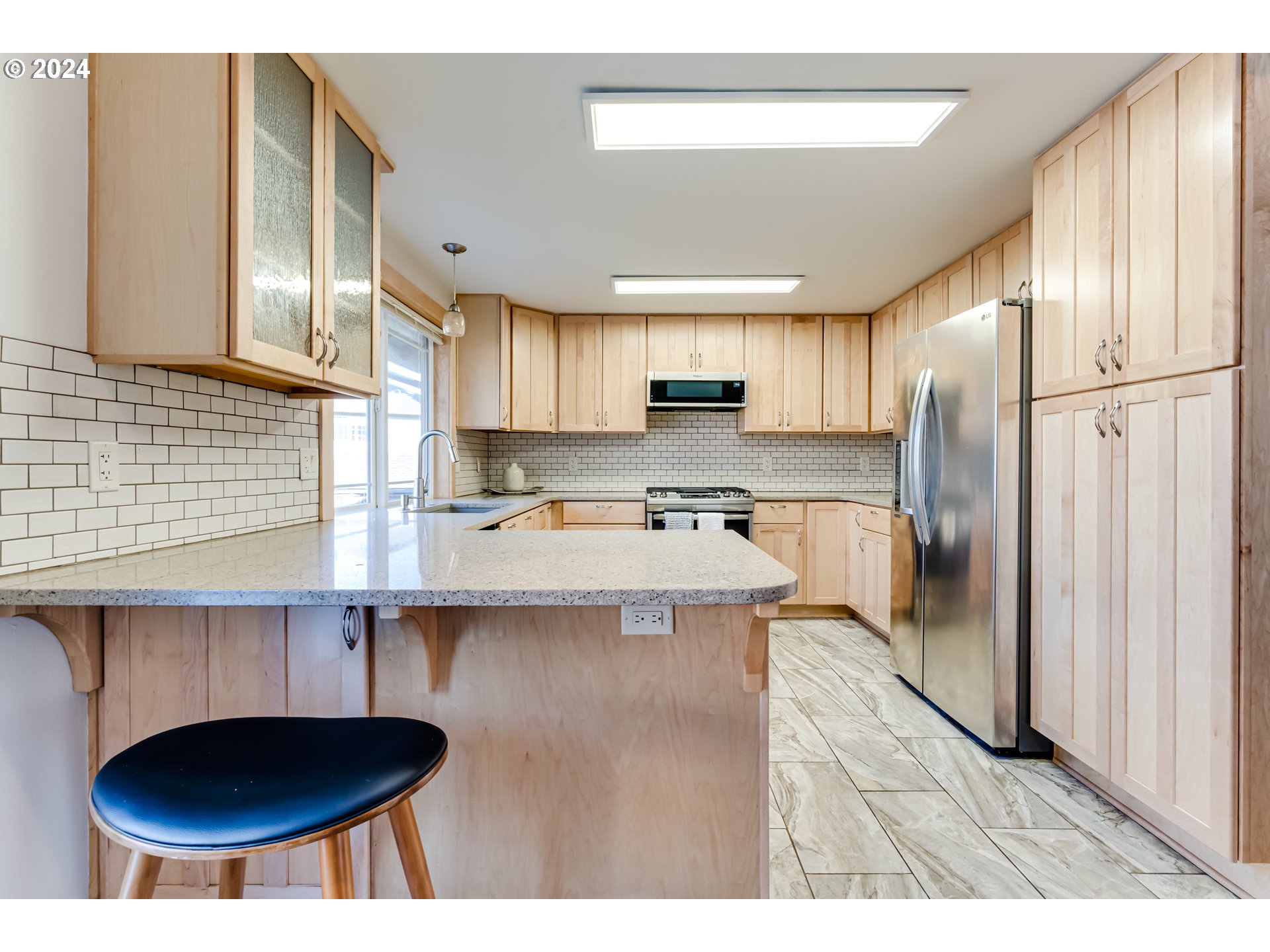 686 South 69th Place Springfield, OR 97478 - Photo 8 of 38 a kitchen with stainless steel appliances granite countertop a sink stove and refrigerator