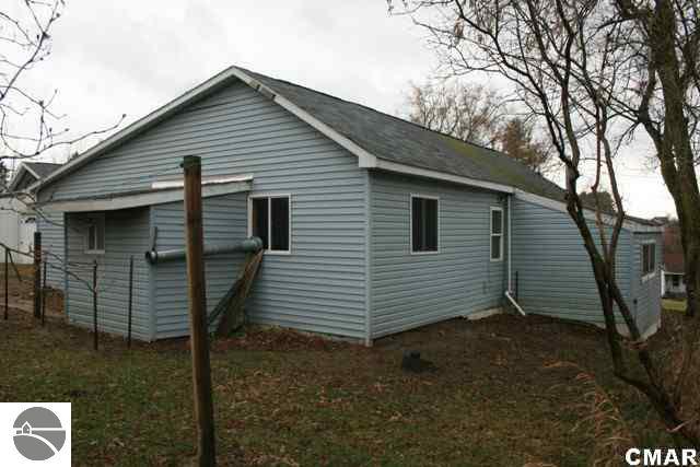 6135 South West County Line Road Blanchard, MI 49310 - Photo 21 of 25 1766680-20.JPG