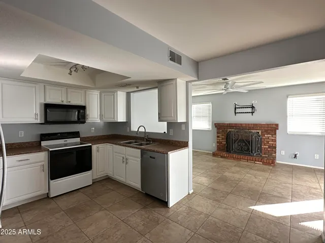 $2,000 | 10421 West Puget Avenue, Peoria, AZ 85345