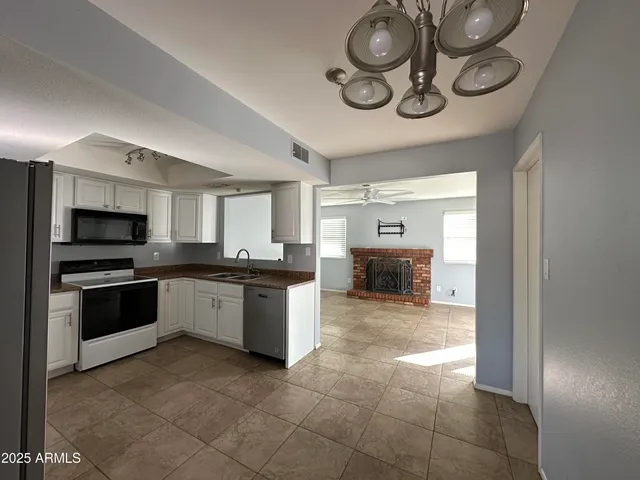 $2,000 | 10421 West Puget Avenue, Peoria, AZ 85345