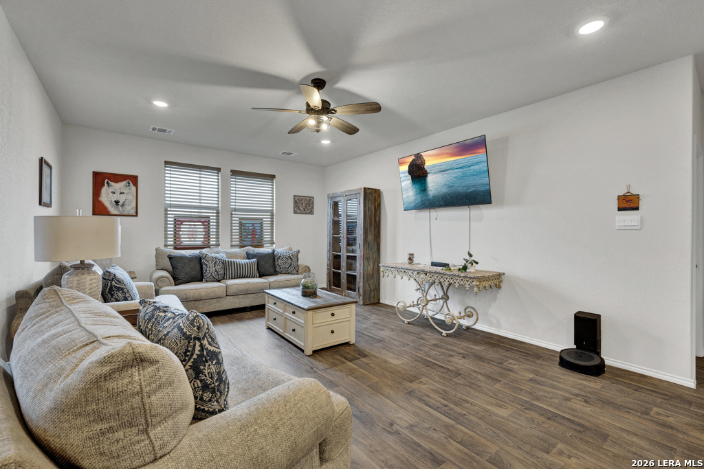 437 Signe Seguin, TX 78155 - Photo 6 of 27 Gallery Image 6