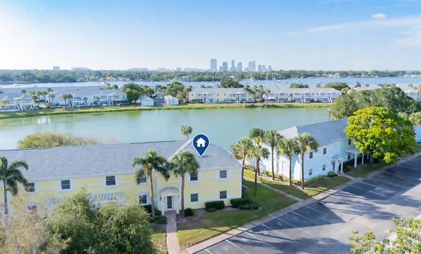 $274,999 | 123 Sea Horse Drive Southeast, Unit D, St. Petersburg, FL 33705