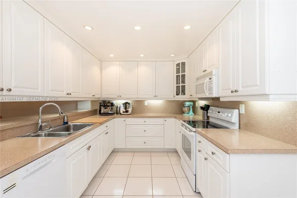 $8,500 | 251 Crandon Boulevard, Unit 141, Key Biscayne, FL 33149