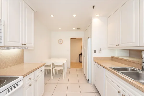 $8,500 | 251 Crandon Boulevard, Unit 141, Key Biscayne, FL 33149