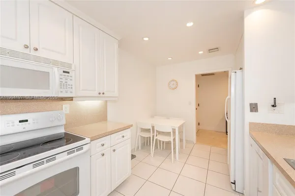 $8,500 | 251 Crandon Boulevard, Unit 141, Key Biscayne, FL 33149