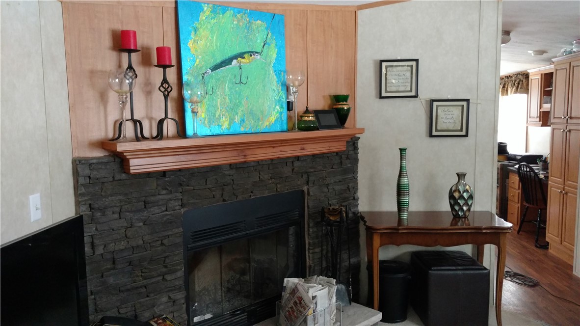 6471 Kelly Road Sodus, NY 14551 - Photo 8 of 15 Living Room