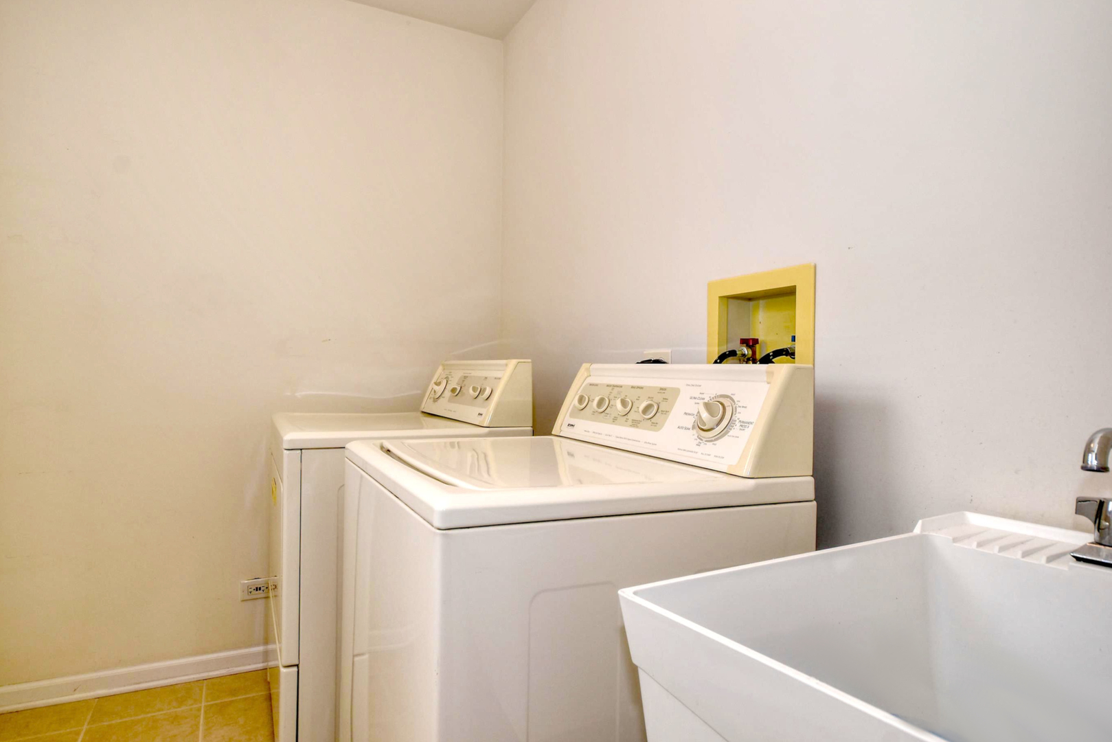 312 Ridge Road, Unit 312 North Aurora, IL 60542 - Photo 26 of 33